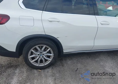 2021 BMW X5 xDrive40I z USA, uszkodzony, nr VIN 5UXCR6C06M9E22651